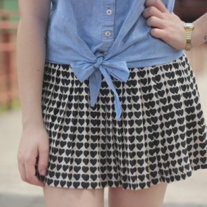 Look da Ka: saia plissada de corações