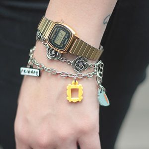 Look da Ka: regata xadrez e bolsa Louis Vuitton