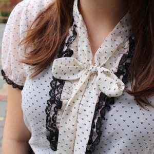 Look da Ka: Skater skirt e camisa de bolinhas