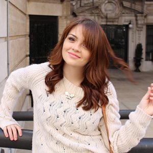 Look da Ka: Tricot creme e short jeans de cintura alta