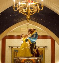 Como é jantar no castelo da Bela e a Fera, na Disney!