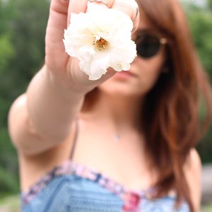 Look da Ka: vestido étnico e Ray-Ban arredondado