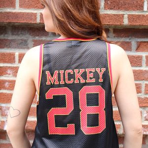 Look da Ka: Tênis de oncinha e jersey do Mickey