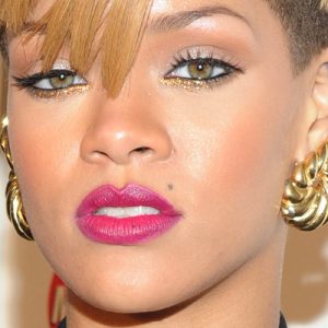 Tudo sobre: os segredos do make da Rihanna