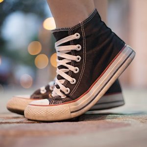 Look da Ka: vestido floral e All Star