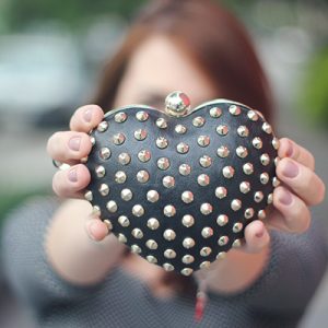 Look da Ka: vestido de bolinhas e rasteirinha de laço com brilhos