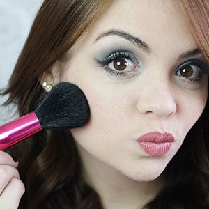 Tutorial: maquiagem para o ano novo usando só produtos baratinhos