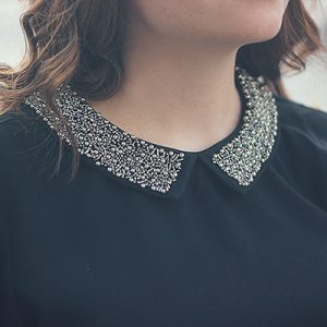 Look da Ka: vestido com golinha de pedraria e rasteira vermelha