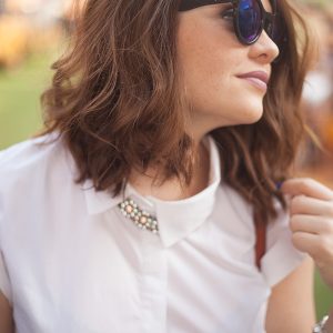 Look da Ka: Camisa sem mangas, botinha e óculos espelhado no SPFW