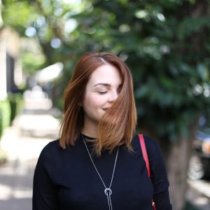 Look da Ka: Mini saia jeans e sandália setentinha